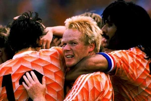 Hà Lan khủng hoảng, Gullit tiến cử HLV Koeman