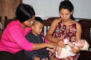 Người mẹ trót dại đã được nhận lại con 