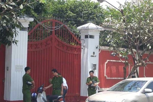 Khởi tố bà Hứa Thị Phấn, khám nhà và nơi làm việc