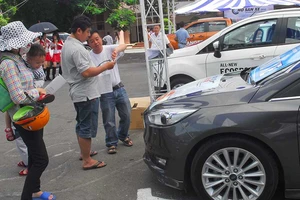 Tranh thủ mua ô tô vì sợ thuế tăng 