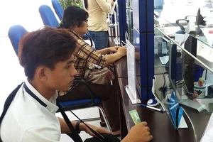 Mua ngân hàng 0 đồng, ai bảo vệ người gửi tiền?