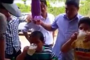 Cho trẻ em uống rượu bia, coi chừng bị phạt