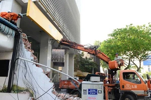 Vỉa hè, kẹt xe... toàn giải quyết từ ngọn