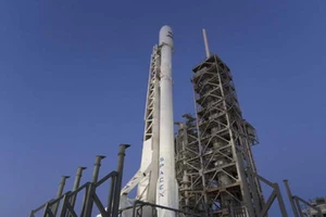 Tên lửa của tỉ phú Elon Musk hạ cánh thành công 