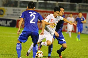 HA Gia Lai thắng nhờ trọng tài sai