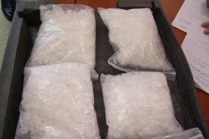 Lái ô tô đi chở thuê ma túy đá