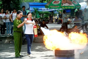 TP.HCM: Mỗi nhà đều phải có bình chữa cháy?