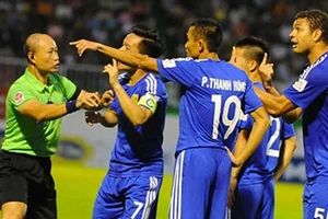 Xử chủ tịch CLB Quảng Nam mắng trọng tài mù