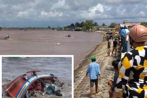 Chìm tàu ở Bạc Liêu, 3 nữ sinh tử vong, mất tích