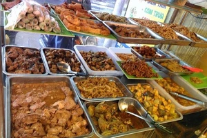 Hãi hùng cơm giá rẻ bao no 