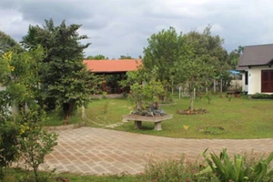 Quan không xin phép, sao dân phải xin?