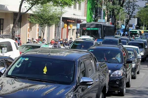 Sẽ ‘chặn’ ô tô cá nhân phát triển ào ạt