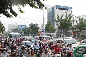 Cao ốc quá nhiều: Kẻ ăn ốc, người đổ vỏ!