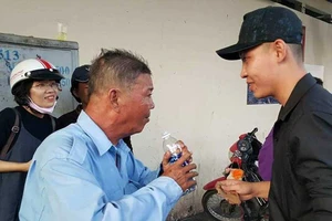 Bác xe ôm bị tai biến không còn trơ trọi