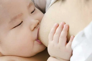 Campuchia cấm xuất khẩu sữa mẹ