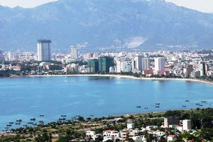 ‘Lấn vịnh Nha Trang là vi phạm Luật Di sản’