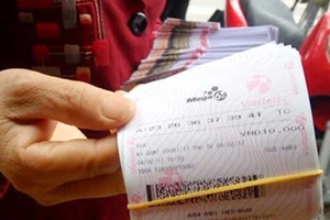 Vé số Vietlott: Phạm luật nào mà đòi phạt người ta?!