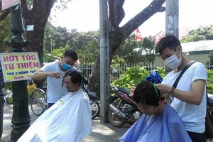 Từ Biên Hòa, anh Tân lên Sài Gòn hớt tóc miễn phí 
