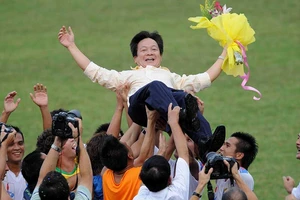 ‘Nhà bầu Hiển’ rộng cửa vô địch lượt đi