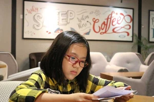 Bé lớp 4 'diễn thuyết' với bạn về xâm hại tình dục