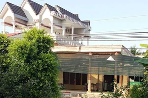 Làm nứt nhà hàng xóm, bị đòi bồi thường nguyên căn 