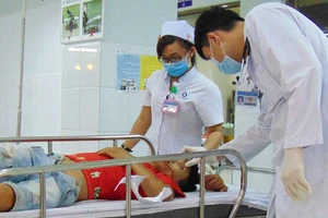 Chiêu lừa mới: Giả bác sĩ moi tiền người bệnh