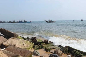 EVN xin đổ chất thải xuống đất, biển Quảng Bình