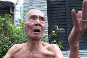 Clip: Cụ ông 69 tuổi dùng chăn dập lửa cứu căn nhà cháy