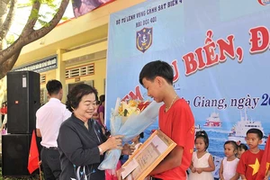 Cảnh sát biển ‘Đồng hành cùng ngư dân’