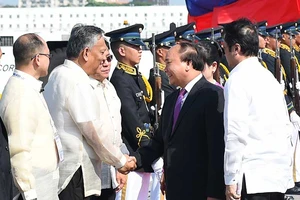 Thủ tướng bắt đầu tham dự hội nghị cấp cao ASEAN