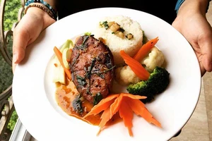 Trò béo, thầy vui!