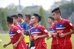 HLV Hữu Thắng và canh bạc HA Gia Lai áp đảo đội U-22