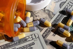Bệnh nhân ở Mỹ méo mặt trả tiền thuốc
