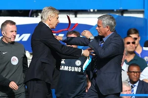 Mourinho đến Emirates ‘chọc ngoáy’ Wenger 