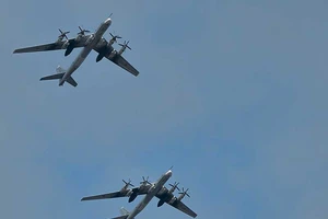 Oanh tạc cơ Nga lại áp sát không phận Mỹ