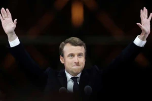 Tân tổng thống Pháp sẽ không có ‘trăng mật’