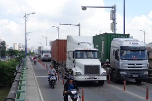 Bùng phát nạn xe quá tải lách qua trạm cân 