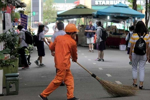 Công nhân đường phố giúp công an phá án 