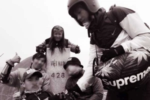 Nghịch dại cột mốc biên giới, coi chừng đi tù!