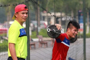 U-20 Việt Nam sát giải vẫn 'xào bài' và tập nặng 