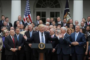 Ông Trump lộ bí mật tình báo: Hệ lụy khôn lường