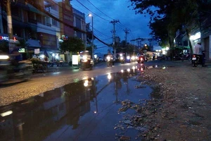 Cả trăm tỉ đồng lắp cống, đường vẫn ngập