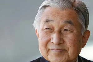 Dự luật mới cho Nhật hoàng thoái vị vào năm 2018