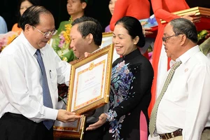 Vinh danh những con người không nói suông về đạo đức 