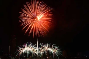 Màn trình diễn pháo hoa đầy xúc cảm của đội Nhật Bản