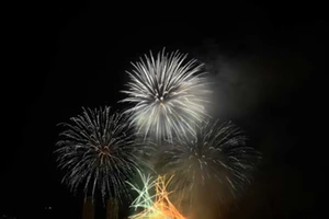 Clip: Màn trình diễn pháo hoa của đội Thụy Sĩ