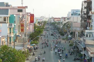 Lên phương án mở rộng đường Lê Văn Lương 