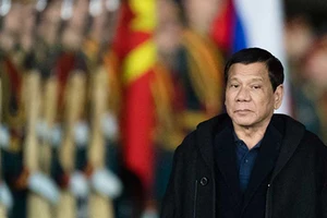 Ông Duterte cảnh báo thiết quân luật toàn quốc