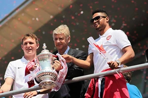 Chiếc cúp cứu rỗi ông Wenger