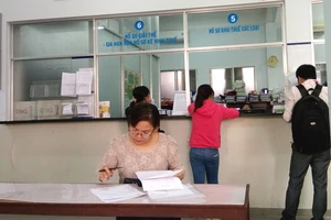 Triệu phú đôla nhờ kinh doanh trên Facebook khai thuế 